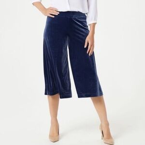 Isaac Mizrahi Black Velour Cropped Culotte Pants